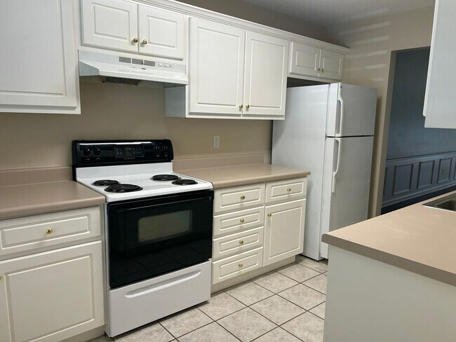 Building Photo - West Augusta