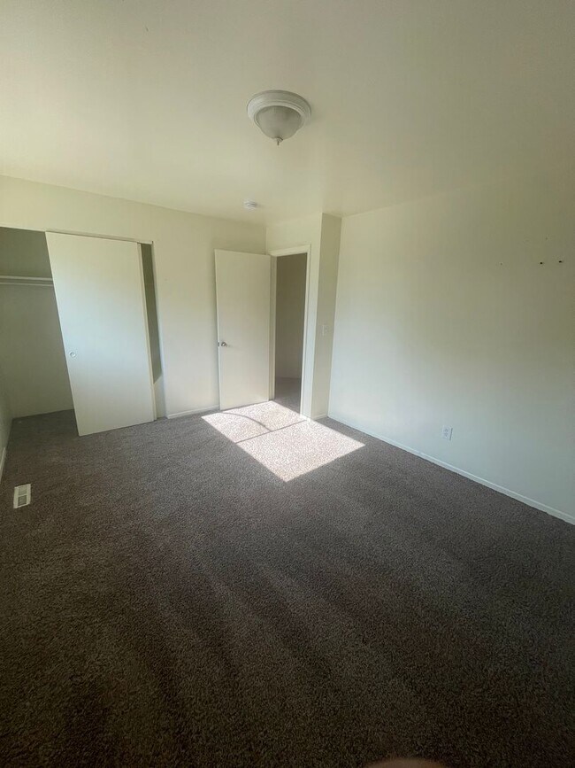 Foto del edificio - 1303 S Coffman St