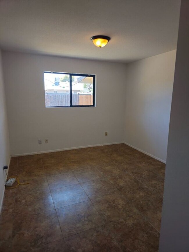Building Photo - 4 bedroom in Tempe