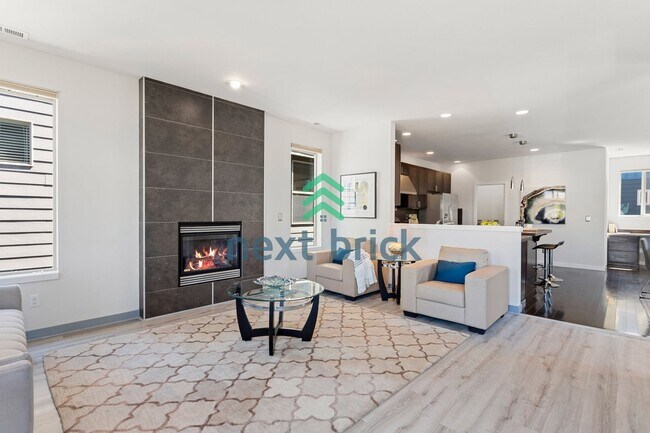 Foto del edificio - Bright 3BR Free-Standing Condo with A/C, 2-Car Garage & Easy I-5 Access