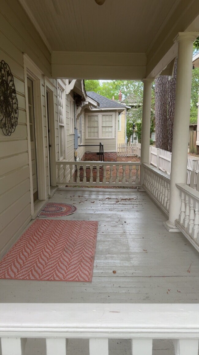 Building Photo - Beautiful duplex in Belhaven!! ALL UTILITIES INCLUDED!!!