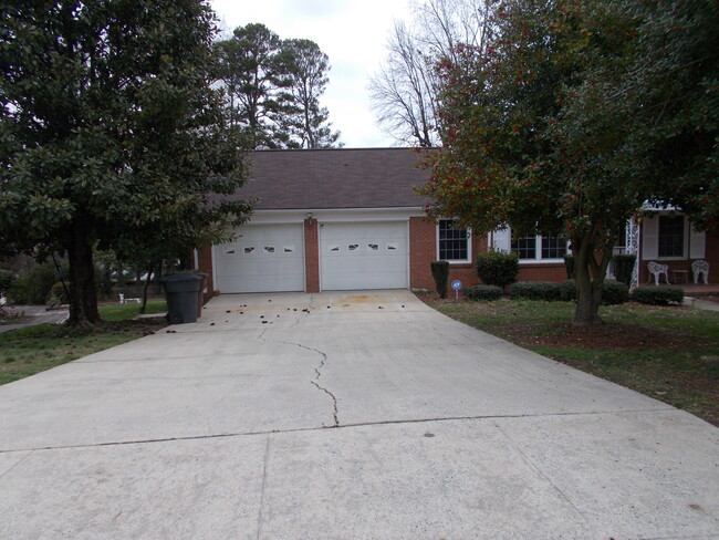 Building Photo - 1305 Marboro Dr