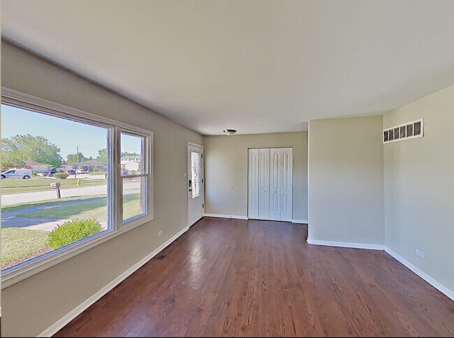 Foto del edificio - 8840 Hickory Dr