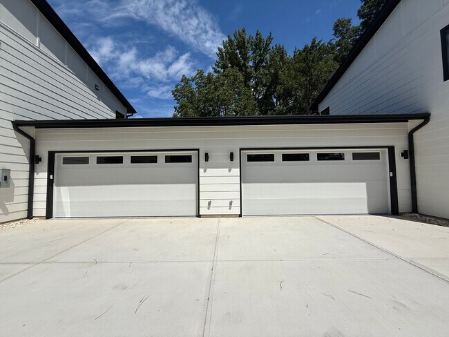 Building Photo - **OFFERING RENT PROMOTION FOR FIRST 6 MONT...