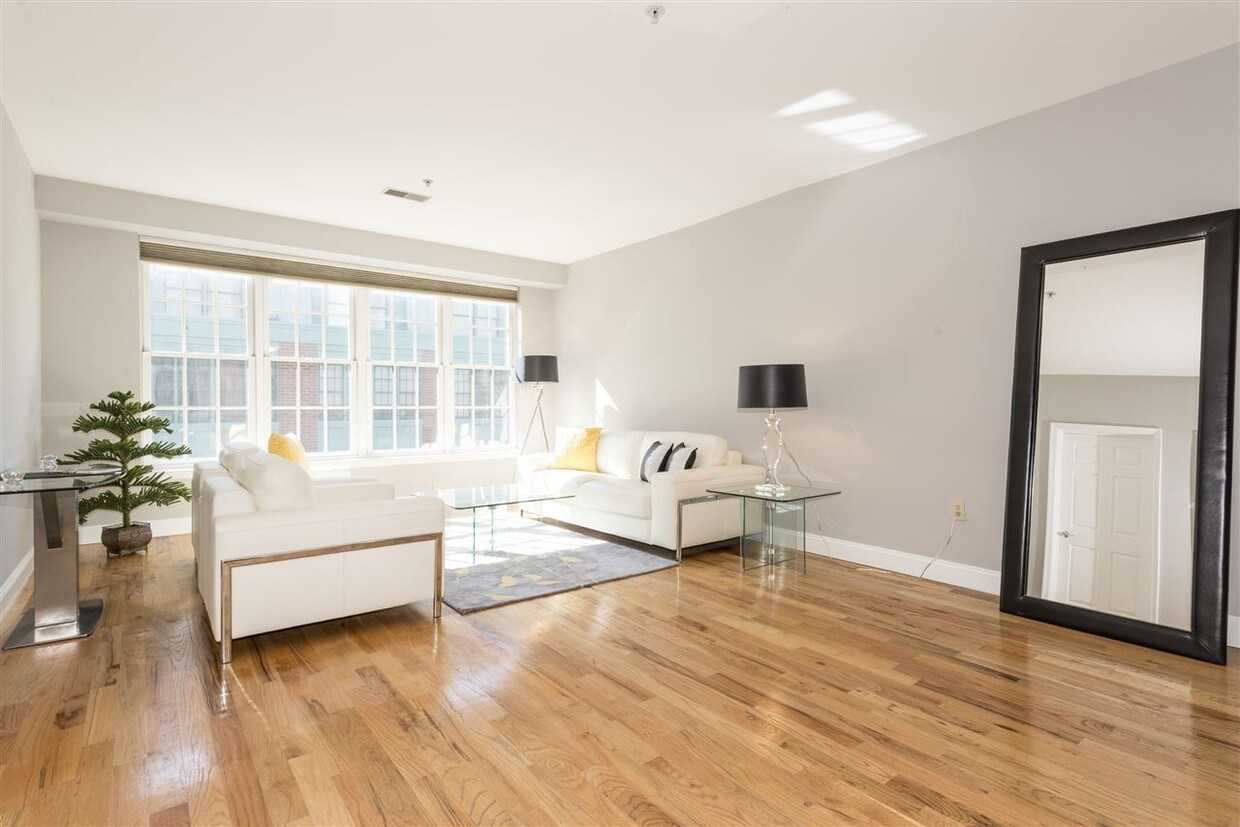 Living Room - 402 9th St