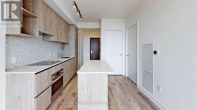 Building Photo - 1 Yorkville Ave