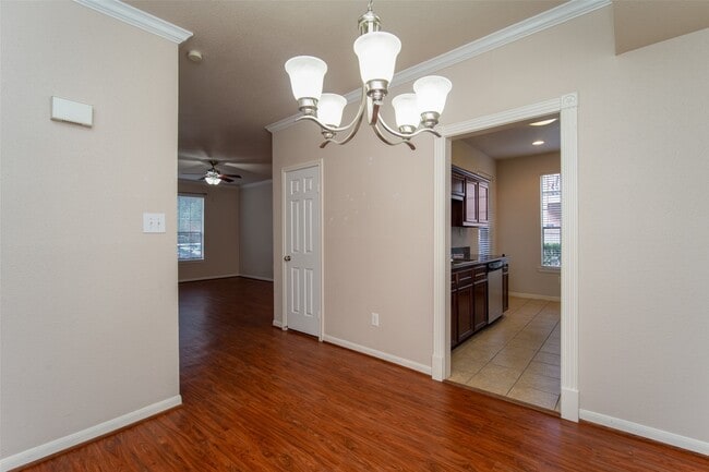 Foto del edificio - 2255 Braeswood Park Dr
