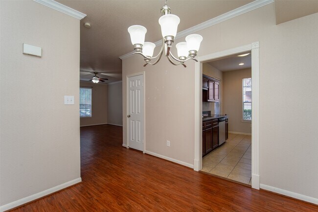 Building Photo - 2255 Braeswood Park Dr