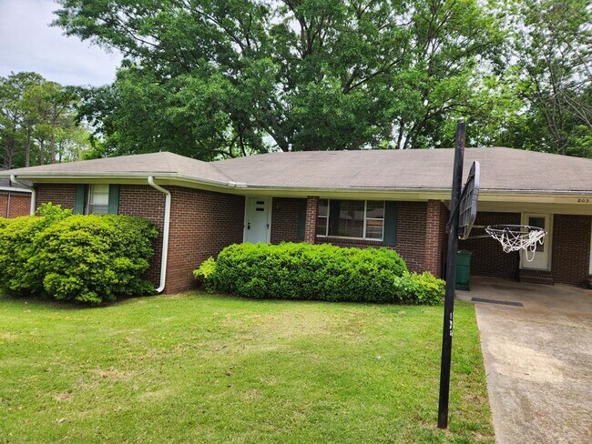 Foto del edificio - 803 Stewart Dr