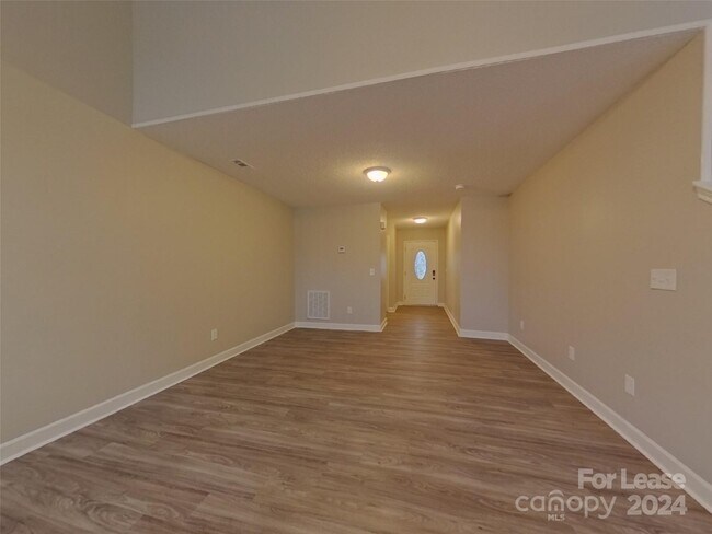 Foto del edificio - 639 Overlook Rd