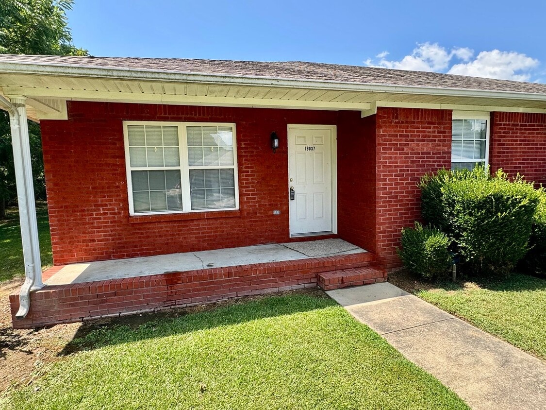 Primary Photo - Quiet Country Duplex off Copeland Rd in To...