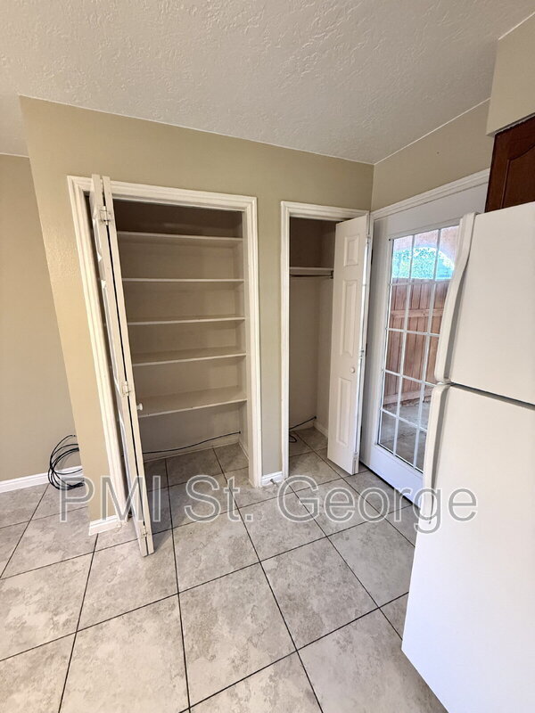Building Photo - 2154 W 70 S