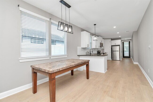 Foto del edificio - 7395 Fairway Dr