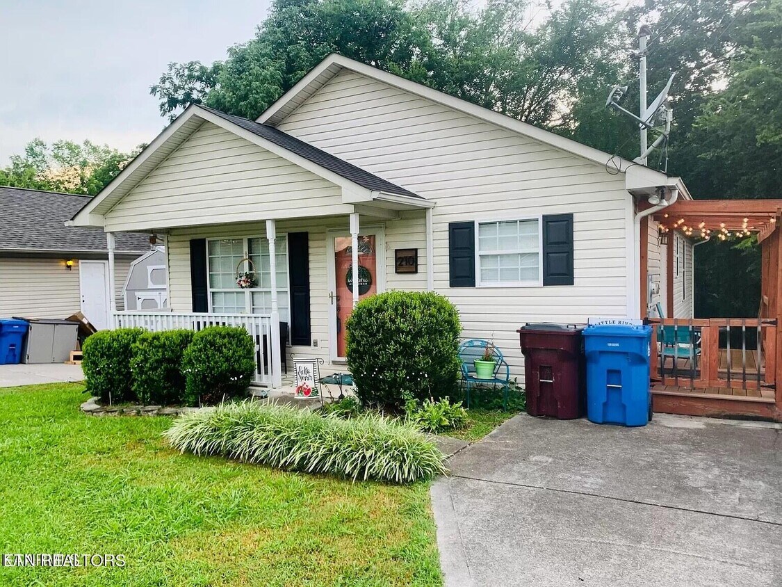 Foto principal - 210 E Edison St