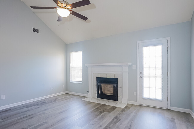 Building Photo - Modern 3 Bedroom Oasis