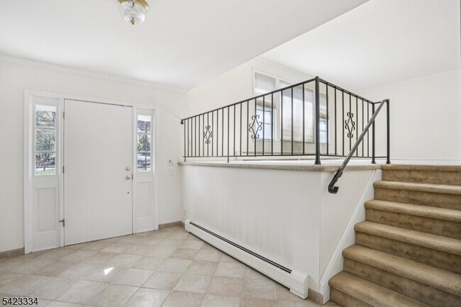 Foto del edificio - 2 Eisenhower Rd