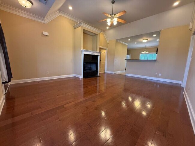 Foto del edificio - GORGEOUS HOME IN RUSTLING OAKS JUST MINUTES FROM MEMPHIS