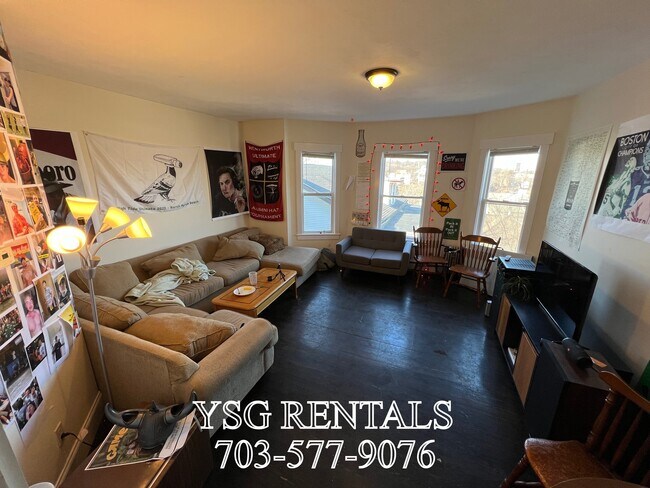 Building Photo - 4 Romar Ter