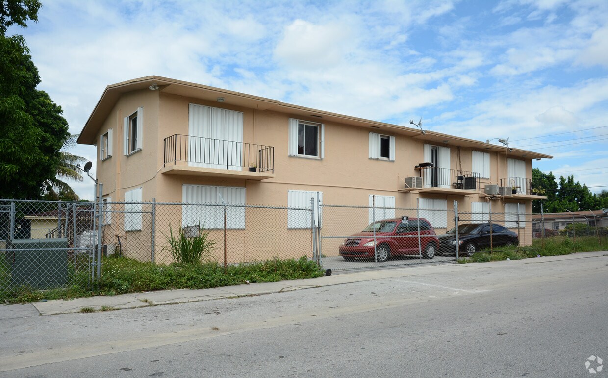 Primary Photo - 3190 NW 21st Ave