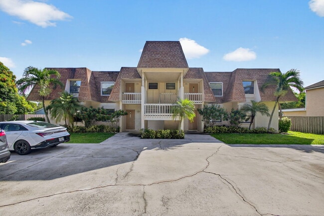 Building Photo - 1580 Montauk Dr