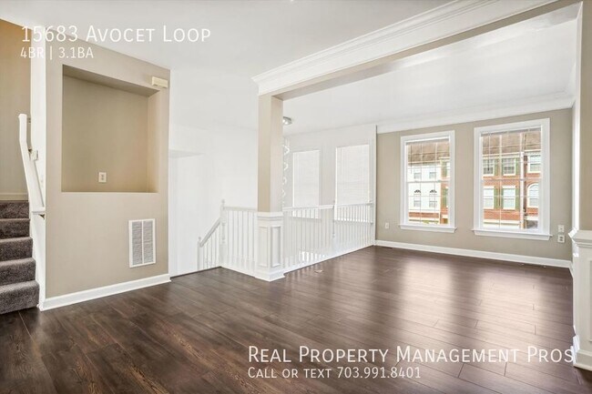 Building Photo - 4 Bed Townhome w/ Fenced backyard near I-95!