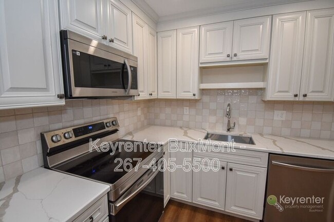 Building Photo - 4 W Oakland Ave