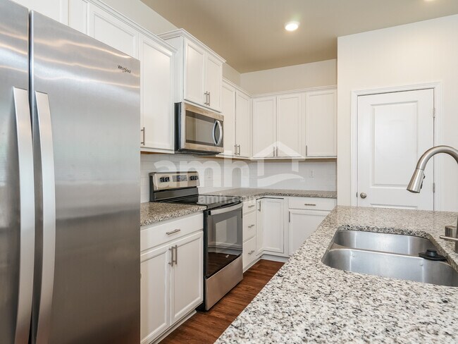 Foto del edificio - 9228 Tigerlilly St