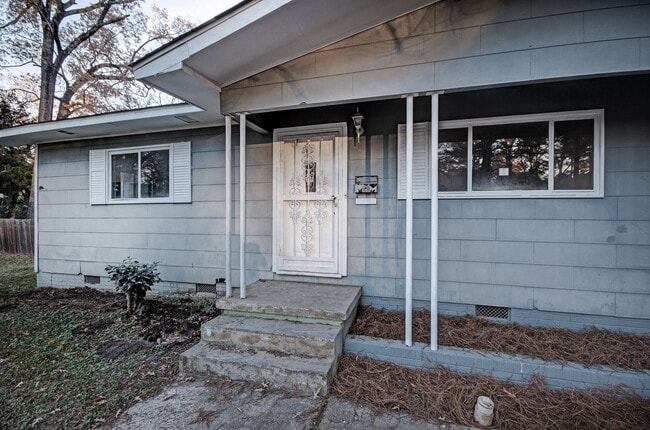 Building Photo - 4240 Azalea Dr