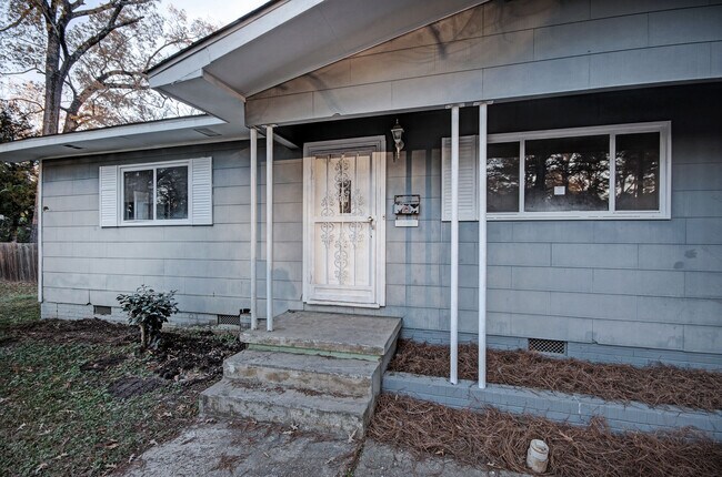 Foto del edificio - 4240 Azalea Dr