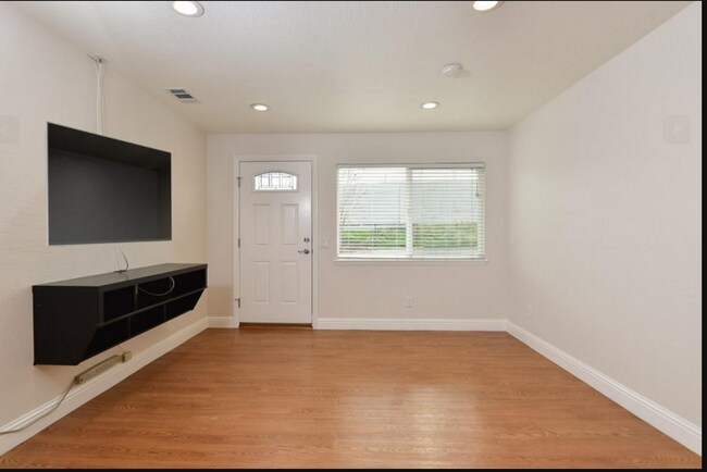 Foto del edificio - 675 Hamline St