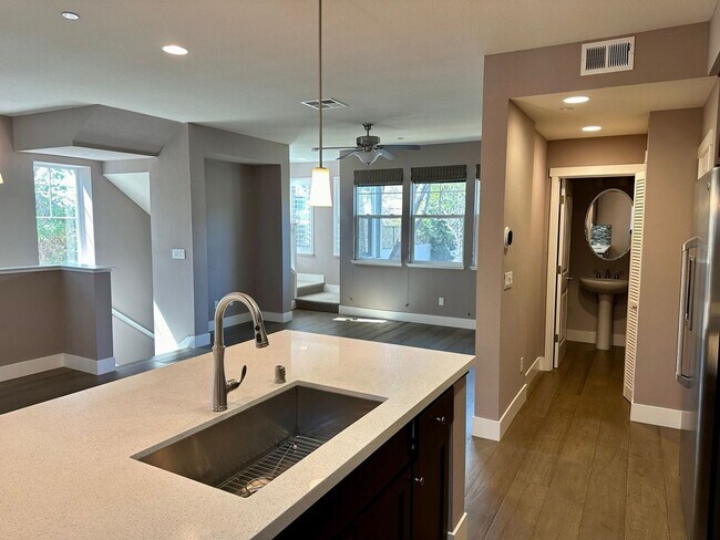 Building Photo - Gorgeous 3 Bedroom, 2.5 Bathroom Townhouse...