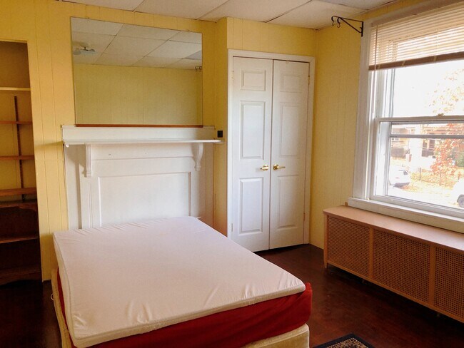 Bedroom 1 - 5432 Baywood St