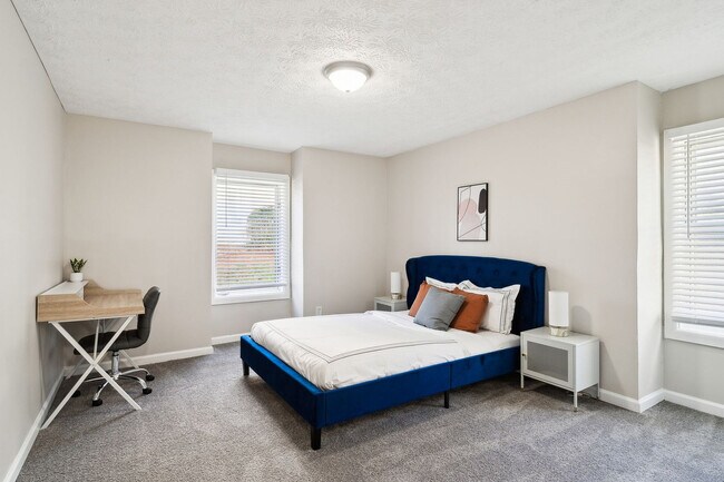 Building Photo - 4001 Lakemont Dr