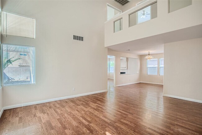 Foto del edificio - Spacious 4 Bedroom Home in Northwest Las V...