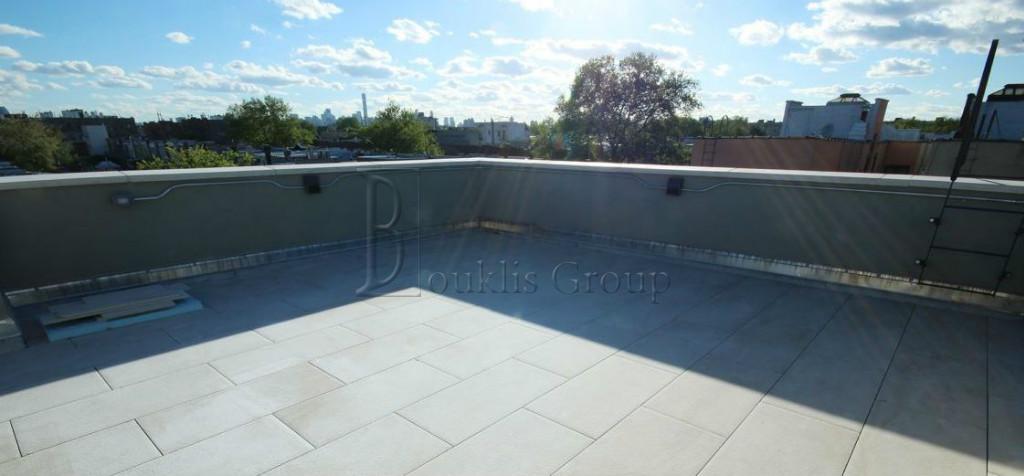Foto principal - 2108 Steinway St