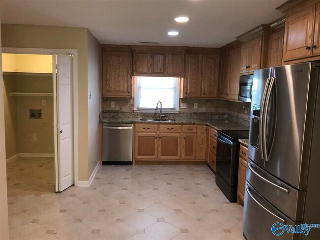 Foto del edificio - 8425 Hogan Dr SE