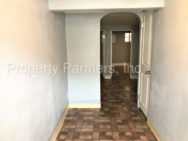 Building Photo - 1618 Coal Ave SE