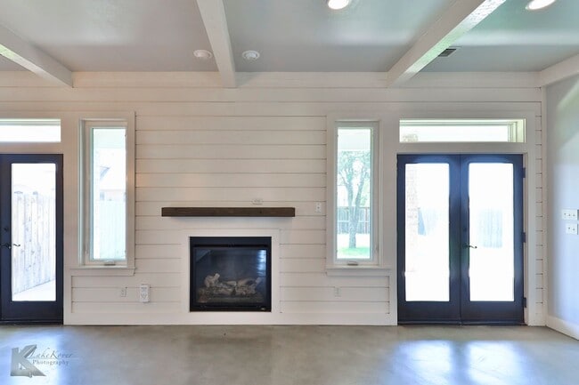 Building Photo - 3/2/2 duplex!  NEWLY UPDATED!
