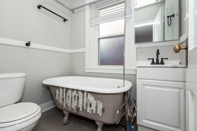 Building Photo - 1630 Pennsylvania