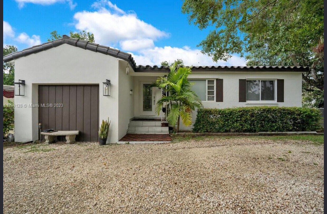 Foto principal - 5917 SW 62nd Ave