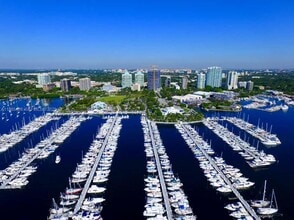 Building Photo - 2843 S Bayshore Dr