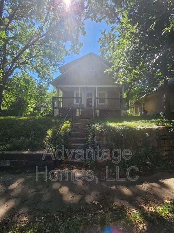 Building Photo - 4544 Terrace St