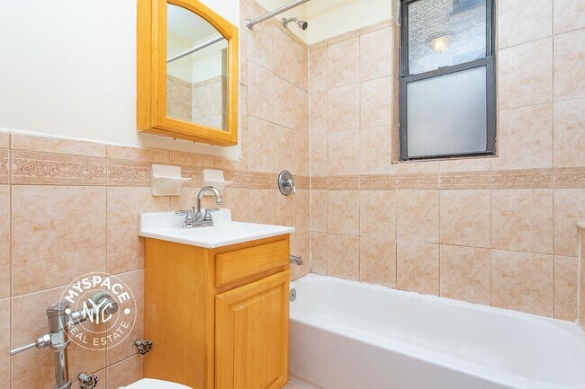 Foto del edificio - 291 Crown St