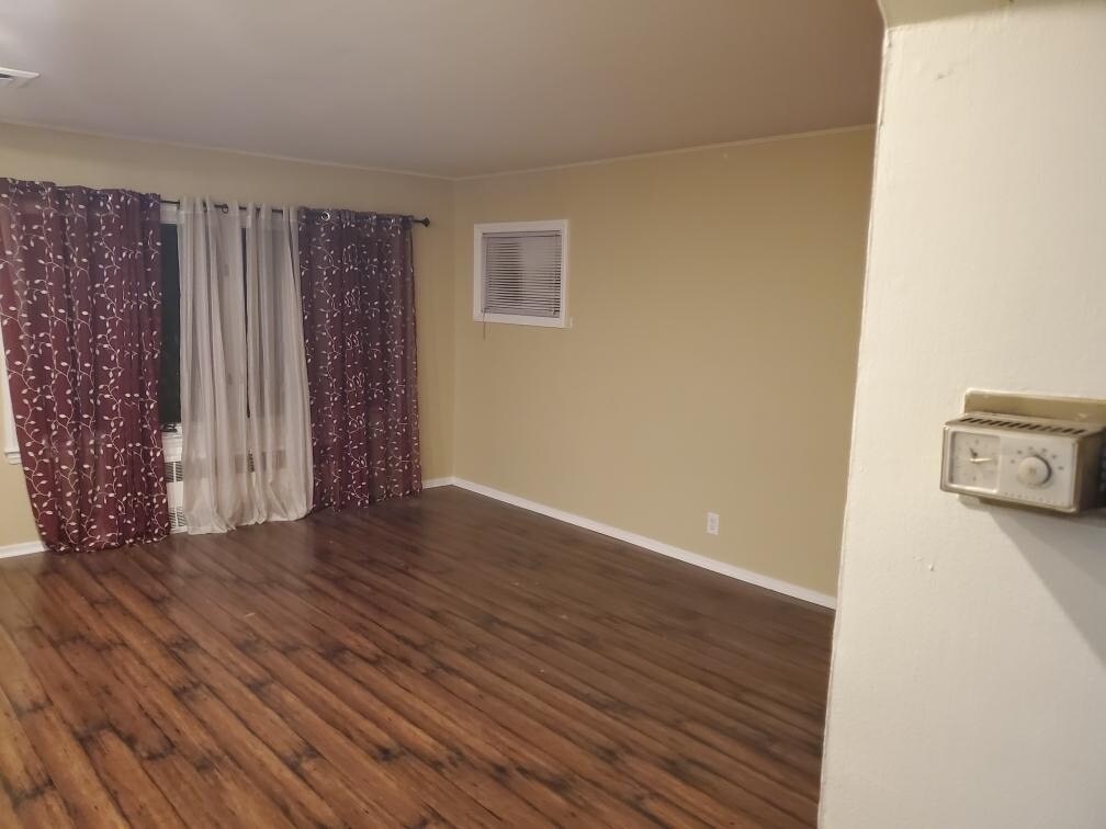 Foto principal - 257 E 238th St