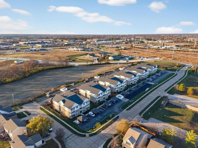 Foto del edificio - HALF OFF FIRST MONTH RENT!! Beautiful 2-Bedroom, 2-Bath Condo in a Prime Location!