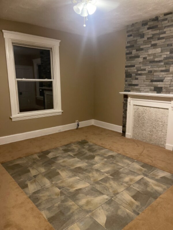 Foto principal - 327 Crestline Ave