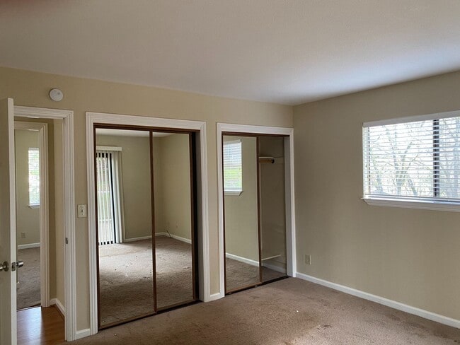 Building Photo - Adorable 3/2 on corner lot In Lake of the Pines