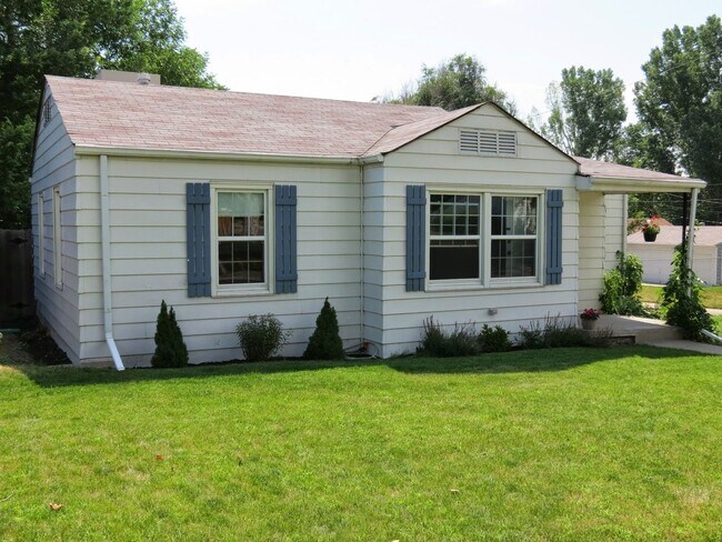 Foto del edificio - Bright and Spacious House on Large Corner Lot