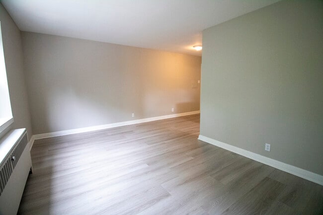 Building Photo - Fabulous 1 Bedroom Apartment for Rent in Wortley Village London!