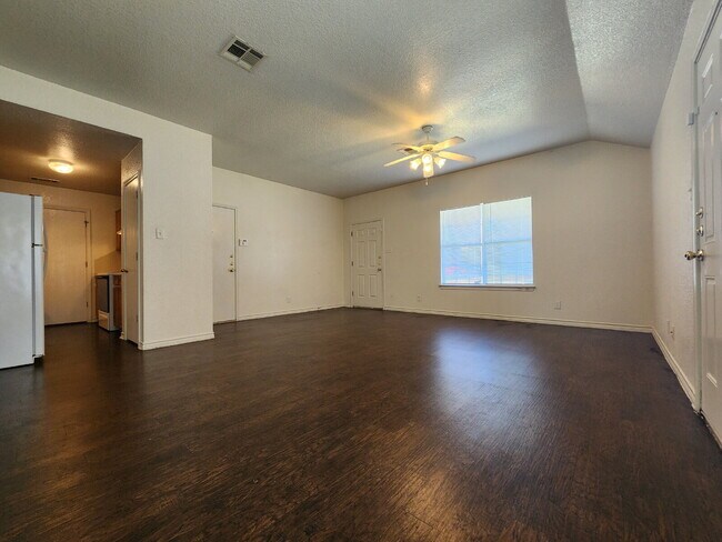Building Photo - 3204 Toledo Dr